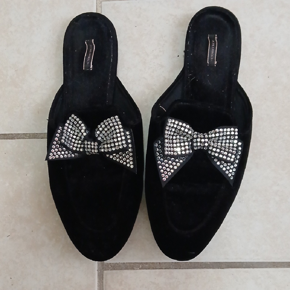 VICTORIAS SECRET Women's Size 6 Black Velvet Rhinestone Bow Slippers